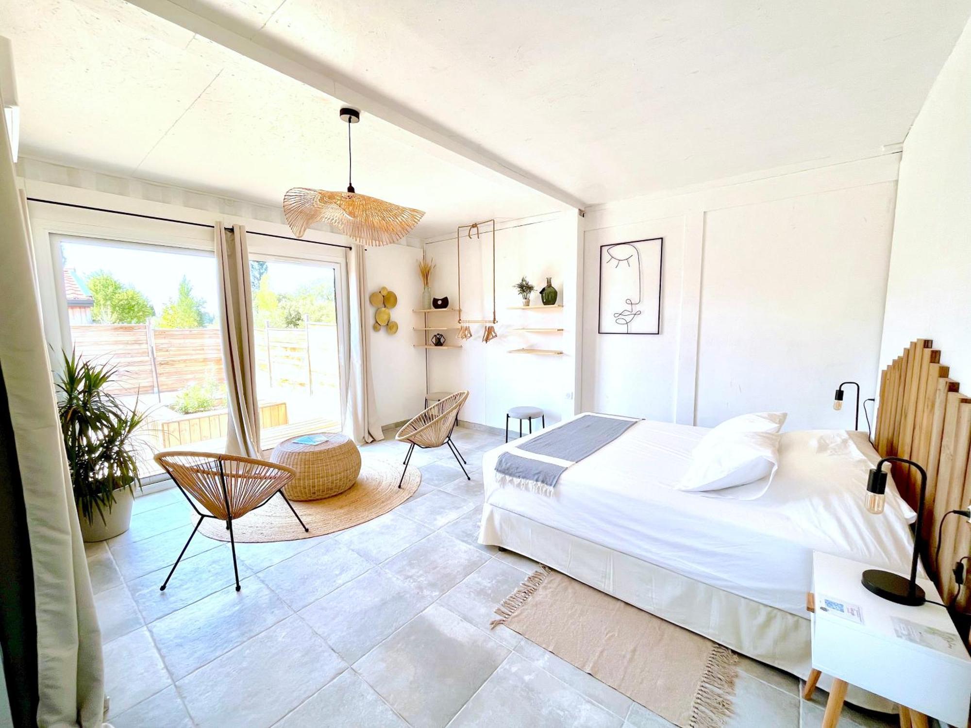 Nuiki Lodges - Chambres D'Hotes Montségur-sur-Lauzon Exteriör bild